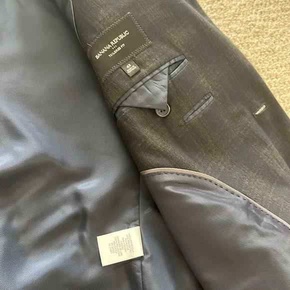 Banana Republic Men’s Sport Coat, Tailored Fit, navy/gray plaid, 42 - Picture 8 of 8